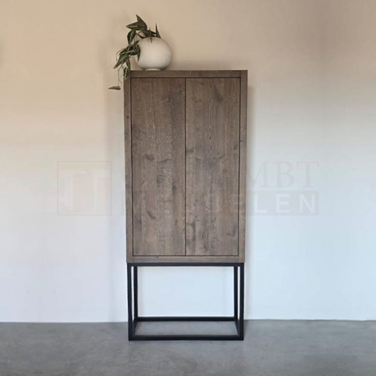 Eiken kast Jorn