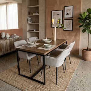 Eiken tafel Fernando met Ligger