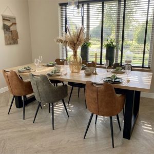 Eiken tafel Karin