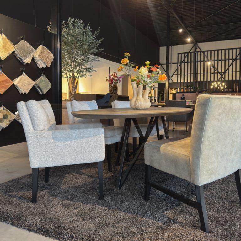 Eiken ovale tafel Frank
