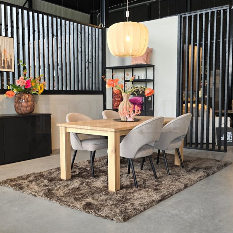 Eiken tafel Isa